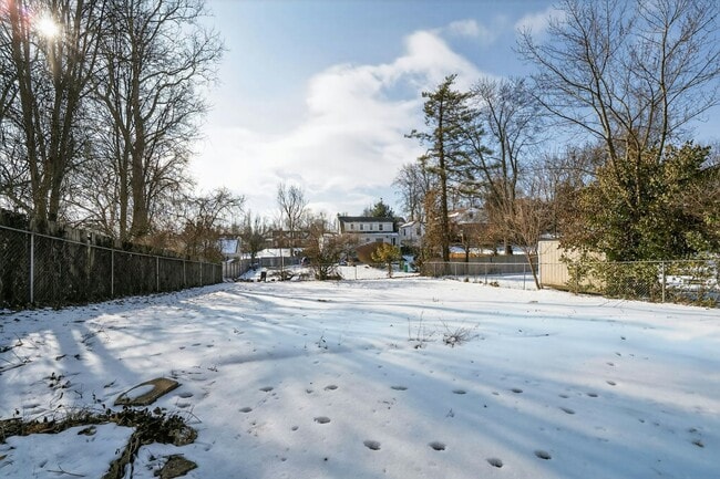 Building Photo - 126 Thoroughman Ave