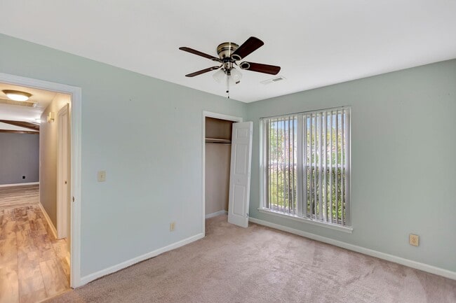 Building Photo - Charming Single-Story Home with Huge Backy...
