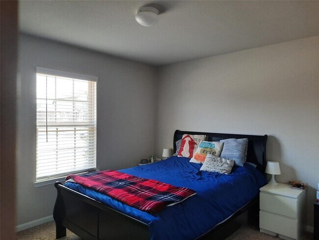 Building Photo - 3326 Sumac Dr