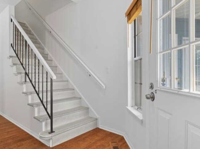 Building Photo - 519 Woodcrest Dr