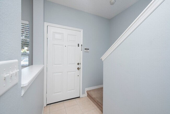 Building Photo - 2 Bedroom /2.5 bathrooms Town House. Just few minutes from Medical City.