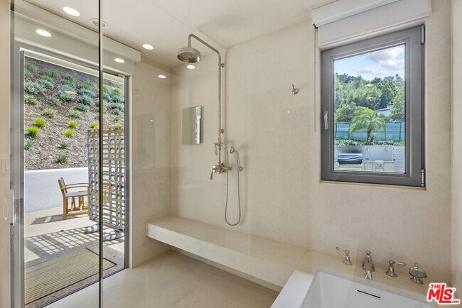 Building Photo - 10630 Somma Way