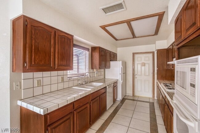 Building Photo - Gated Community, 1-Story, 3 Bedrooms Home ...