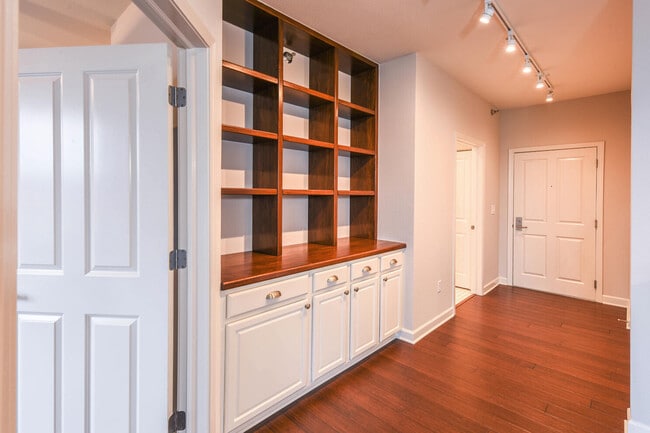 Building Photo - 4120 S Lake Dr