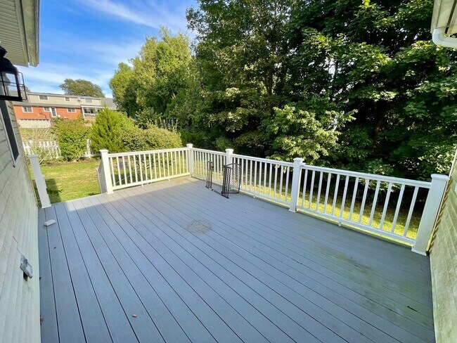 Building Photo - 2-Bed Single Family in New London!