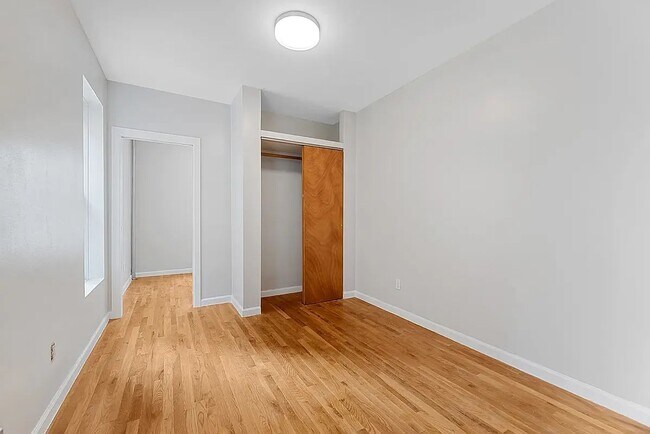 Building Photo - 428 E 116th St