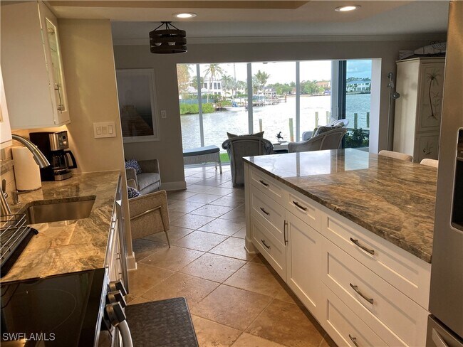 Building Photo - 1910 Gulf Shore Blvd N