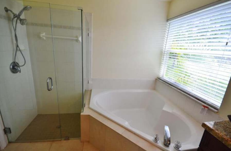 Master bathroom - 17569 89th Pl N