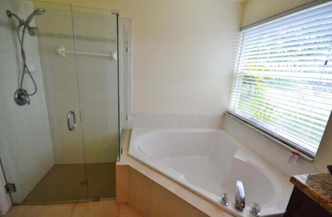 Master bathroom - 17569 89th Pl N
