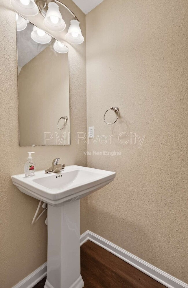 Building Photo - 7608 Rain Forest Dr N