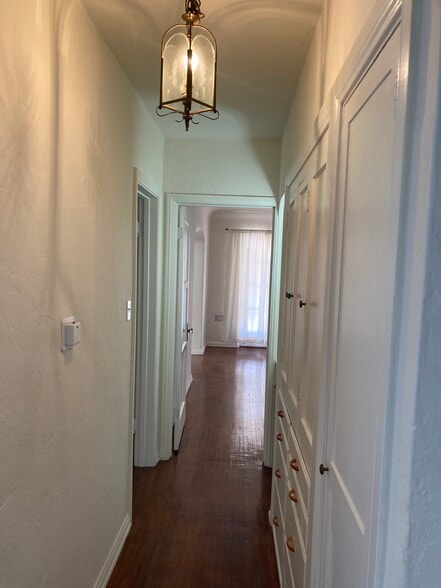 Hallwaybedroom - 2423 St George St