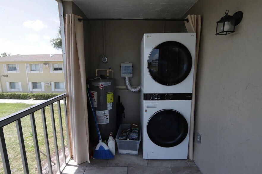 Building Photo - 8109 Country Rd