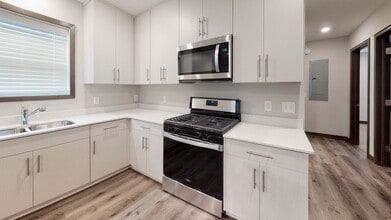 Building Photo - 1048 23rd Ave SE