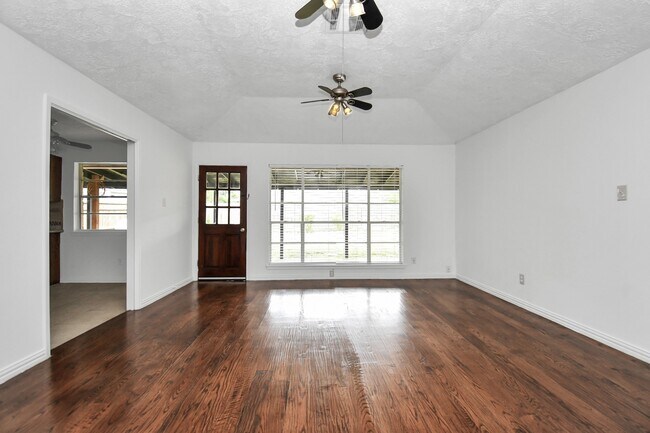 Building Photo - 10131 Kent Towne Ln