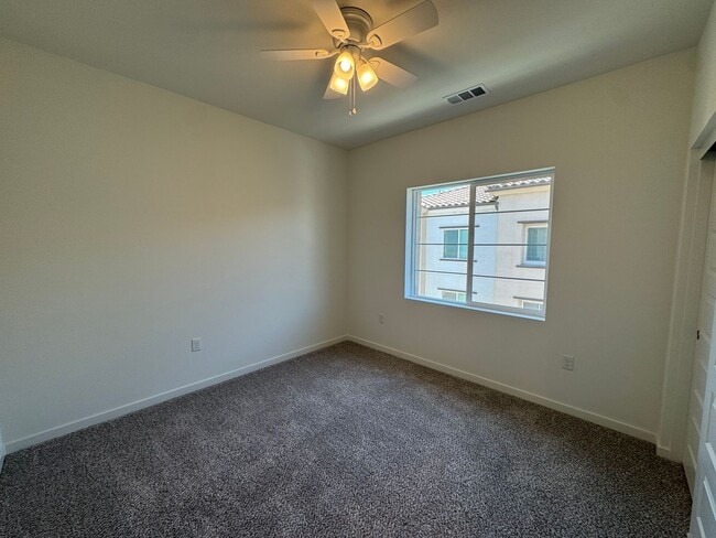 Building Photo - Never-Lived-In, Beautifully Upgraded Three-Story Condo