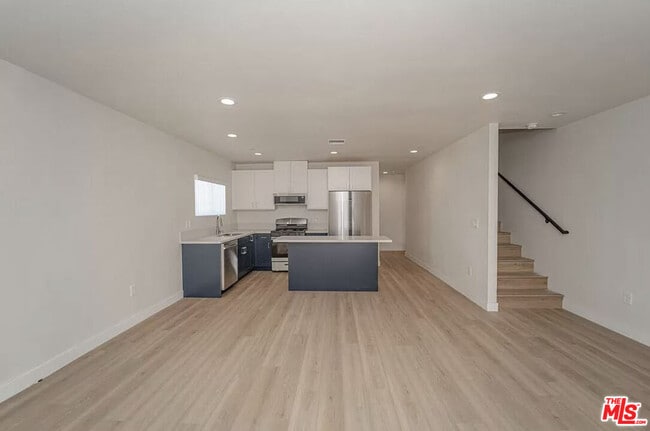 Primary Photo - 204 E 29th St