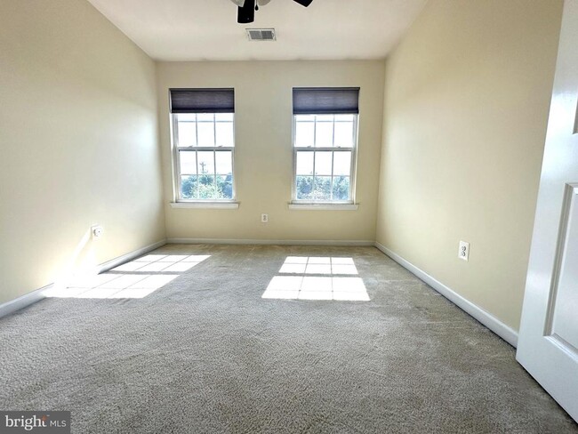 Building Photo - 25795 Clairmont Manor Square