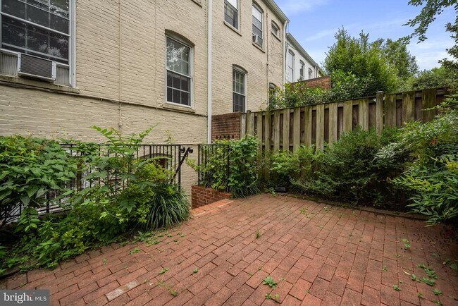 Building Photo - 1530 34th St NW