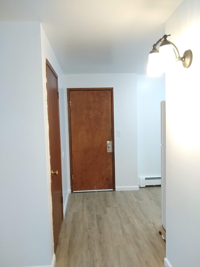 Building Photo - 1117 Cedar Ln