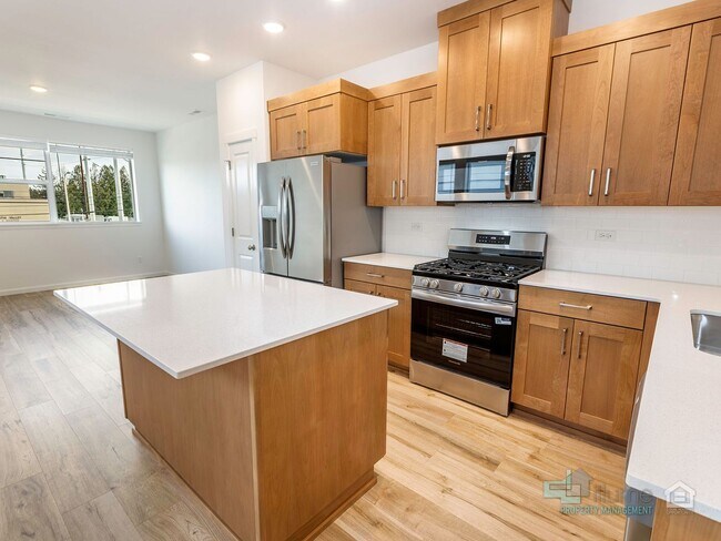 Building Photo - Bright 2-Bedroom, 2.5-Bathroom Home in Hillsboro