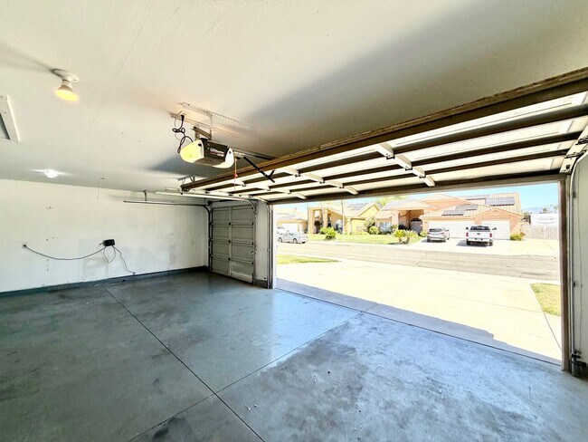 Building Photo - Move-In Ready 3 Bedroom 2 Bathroom Hemet Pool Home with Solar
