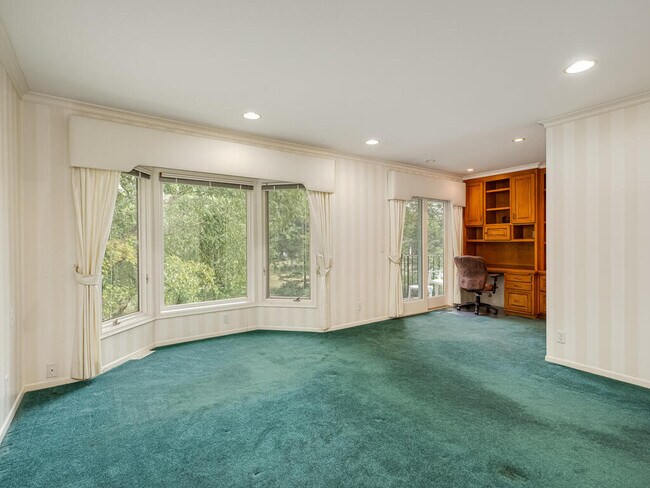 Building Photo - 6625 W Shore Dr