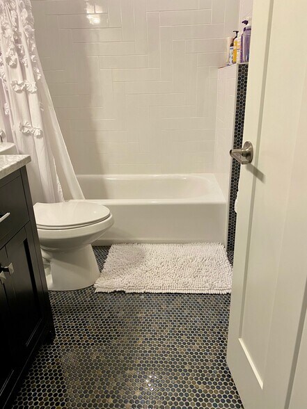 main bath - 151 Starbuck Cir
