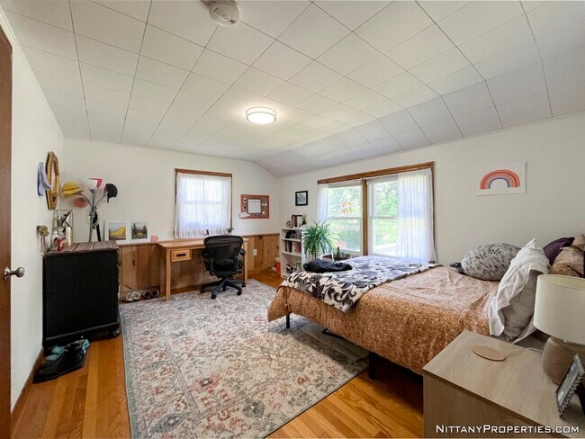 Building Photo - 120 Crestmont Ave