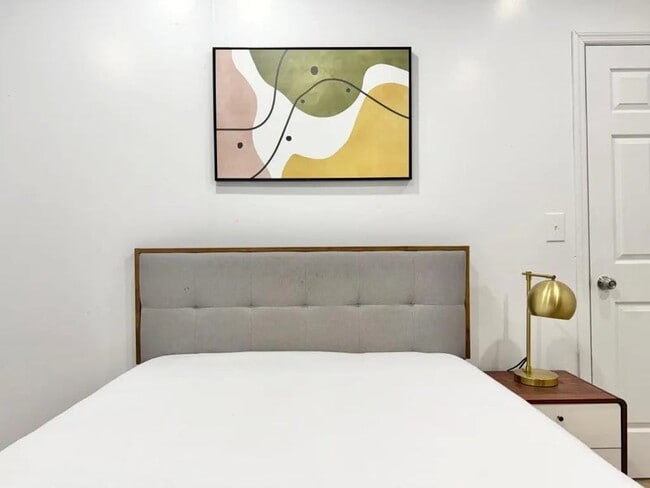 Building Photo - 2254 2nd Ave