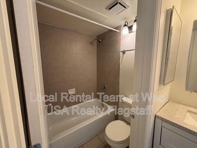 Building Photo - 3200 S Litzler Dr