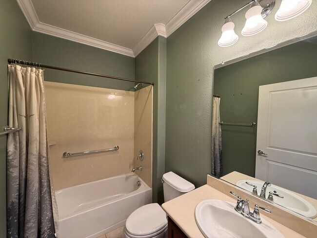 Building Photo - 55+ Community Home in Great Condition!