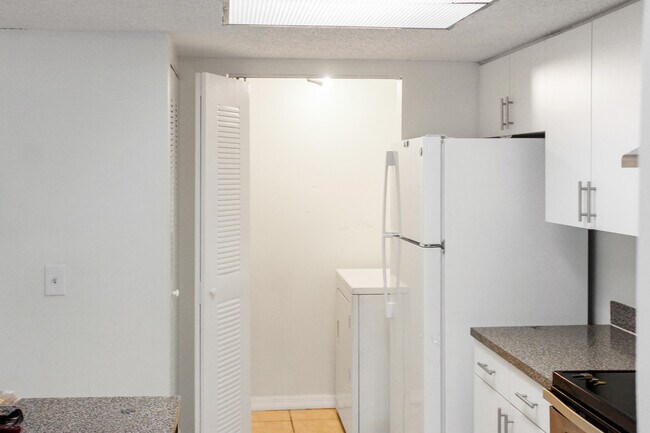 Building Photo - 5065 Wiles Rd