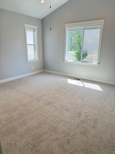 Building Photo - 158 S 140 E