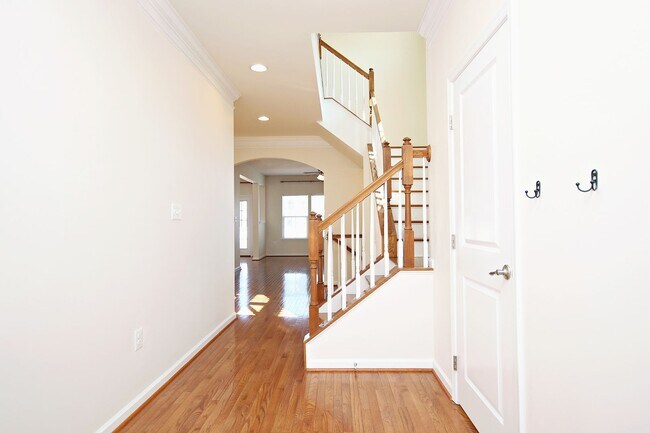 Building Photo - N. Albemarle Co Home With Fenced Yard, Near NGIC/DIA/NGA