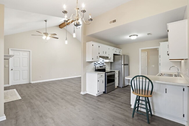 Building Photo - 8232 Pleasant Ridge Dr