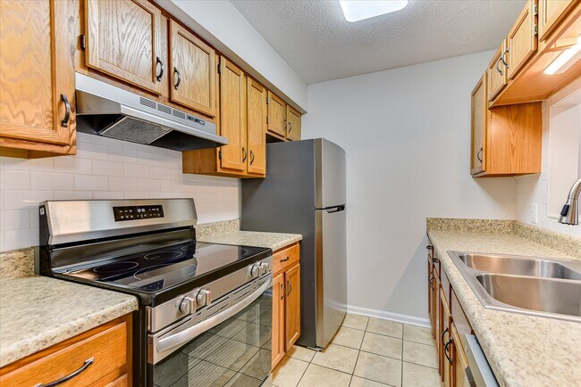 Building Photo - 208 W Buena Vista Ave