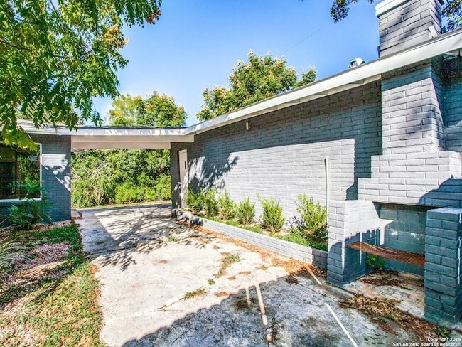 Building Photo - 413 Garraty Rd