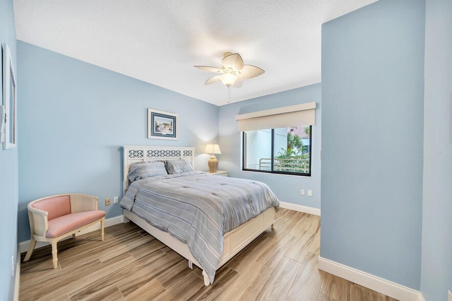 Building Photo - 827 Oak Harbour Dr