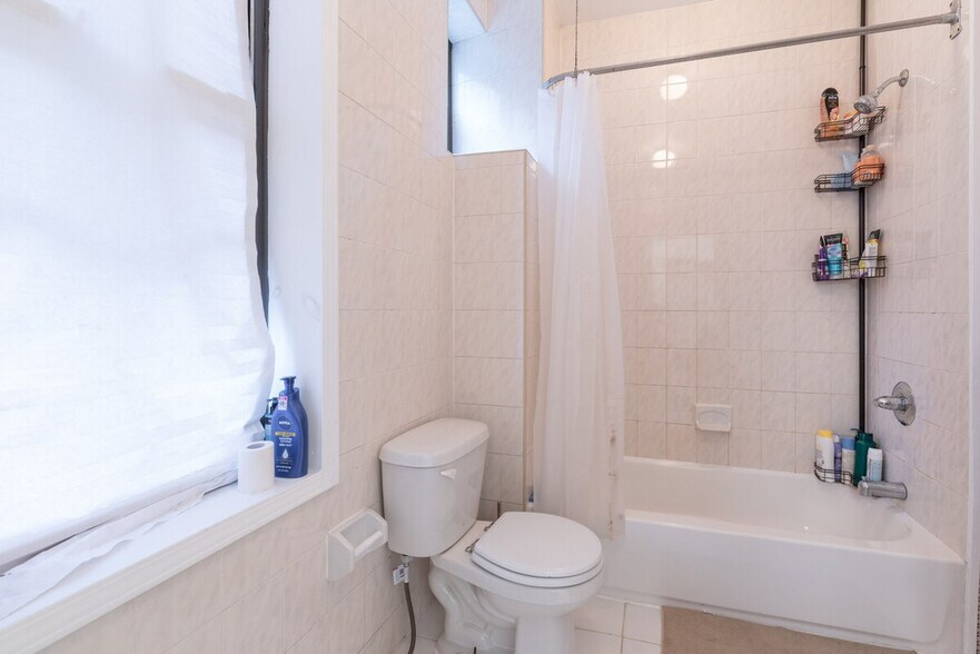 Building Photo - 136 E 57th St