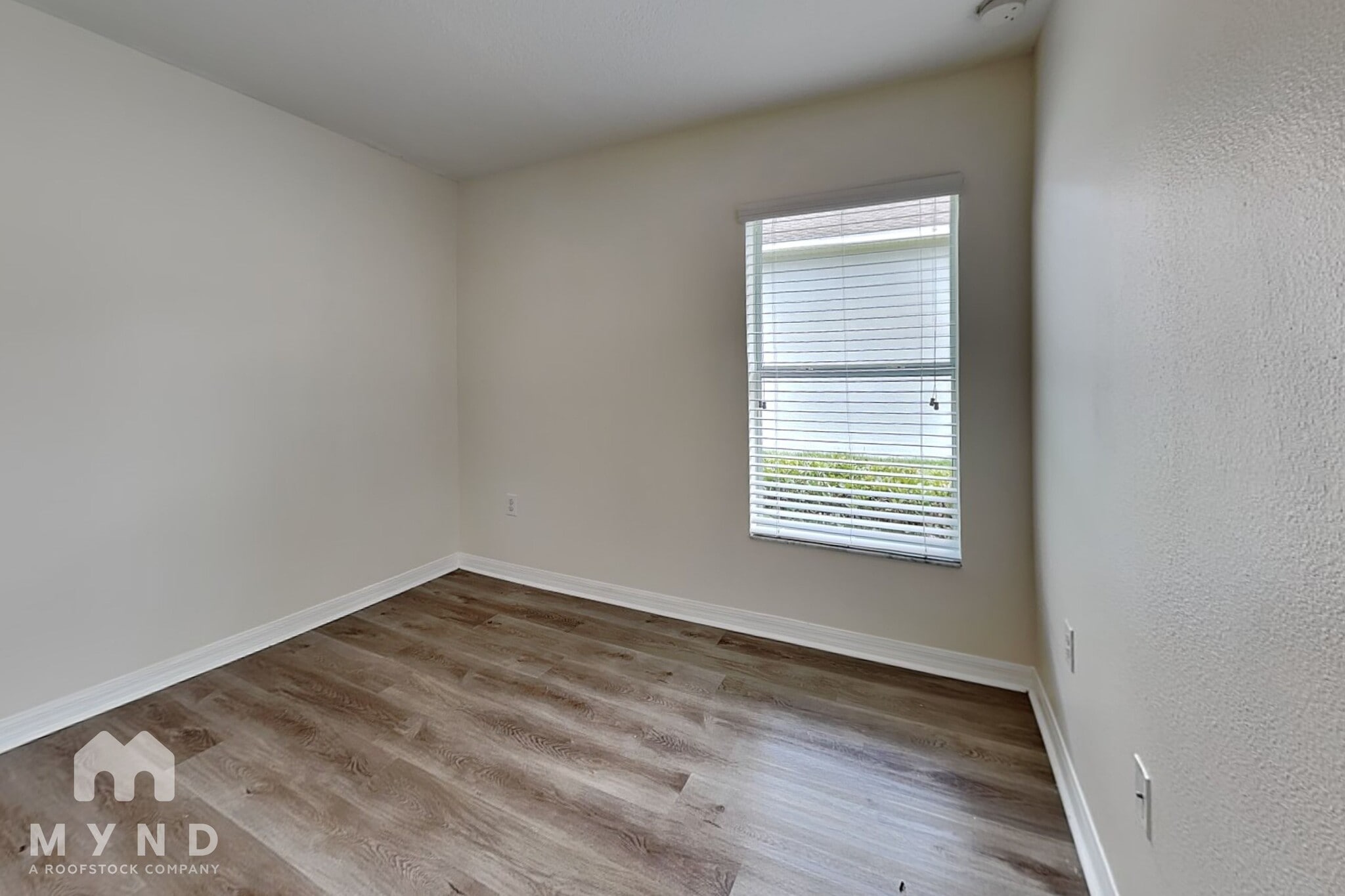 Building Photo - 1212 Oak Pond St