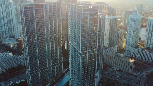 Building Photo - 475 Brickell Ave