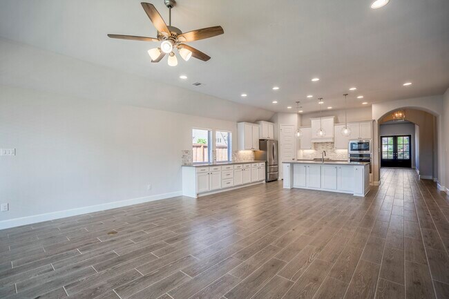 Building Photo - 7845 Charter Hill Dr