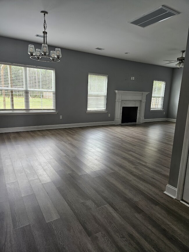 Building Photo - 281 Cypress Creek Dr NE