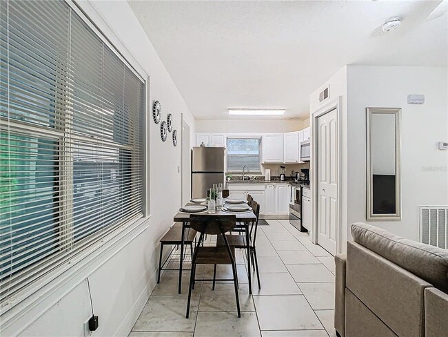 Building Photo - 3025 Long St