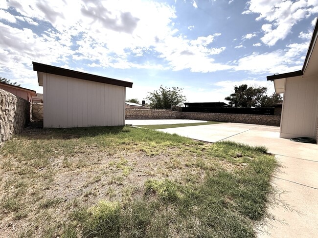 Building Photo - 9321 Sorbonne Dr