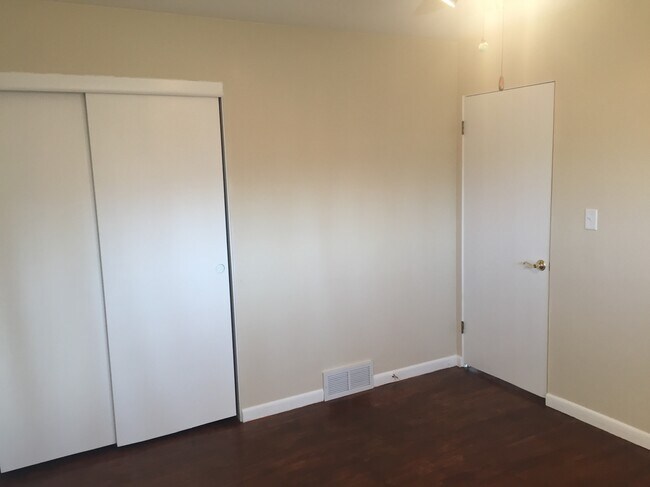 Building Photo - 3882 N Hartford Dr