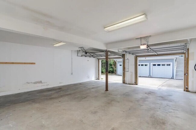 Building Photo - Beautiful home in Lake Carolina Harborside with Fully Equipped Private Apartment