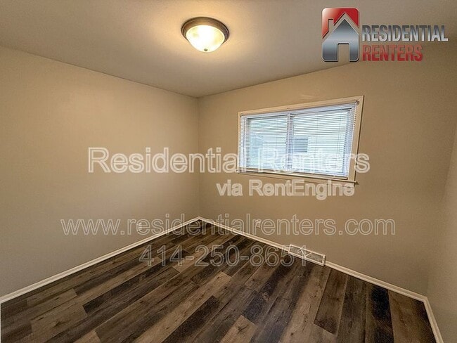 Building Photo - 5826 N 117th St