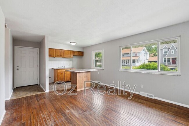 Building Photo - 4111 Parrakeet Ave