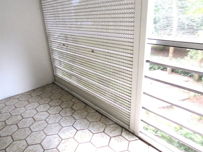 Building Photo - 3001 Portofino Isle